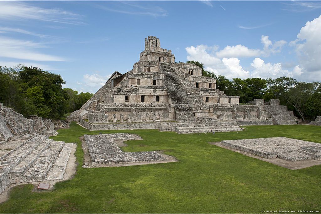 Edzna, Edificio de los Cinco Pisos.