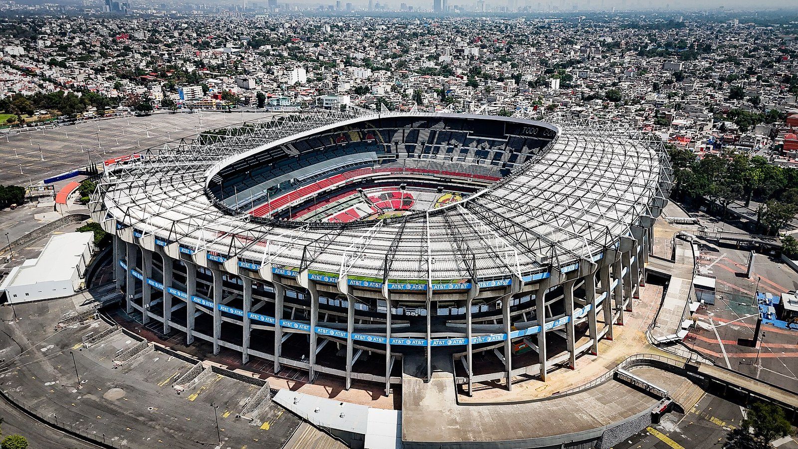 Vista aérea del Estadio Azteca, en la Ciudad de México, con las gradas y la cancha al centro